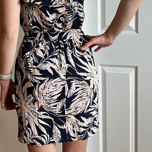 Brand New Summer Dress - Picture 4 of 8